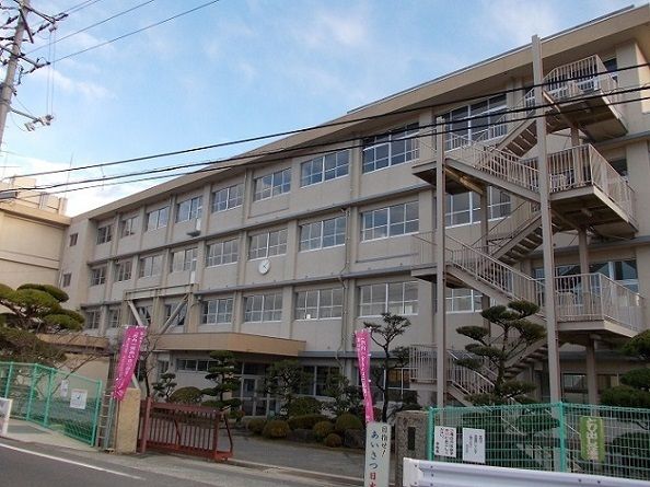 中学校　加茂中学校（中学校）まで1700m