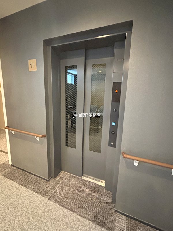 その他共有部分　ストレッチャーも入れるエレベーター付き