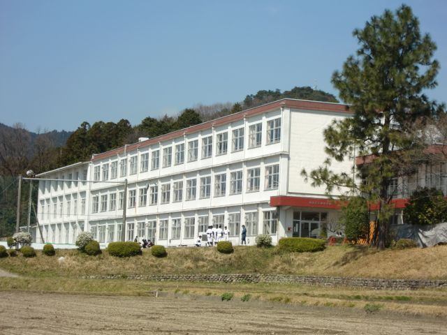 中学校　亀山市立関中学校（中学校）まで1496m