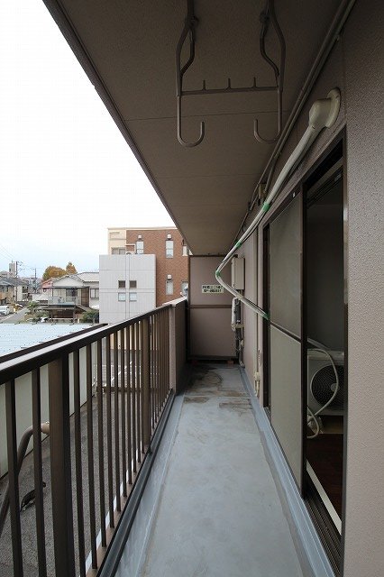 バルコニー　同物件別号室