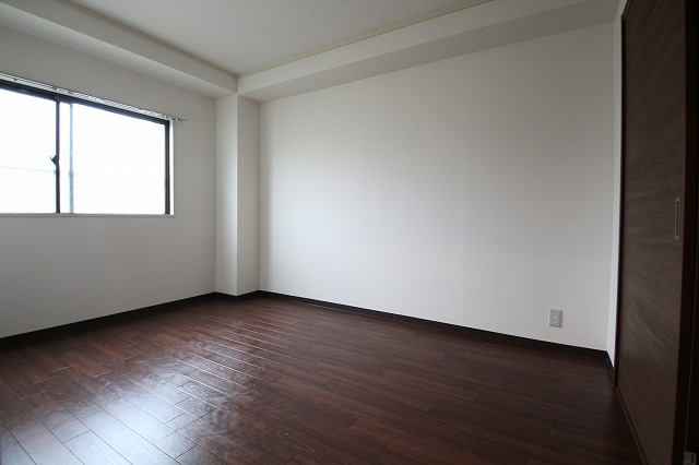 居室・リビング　同物件別号室