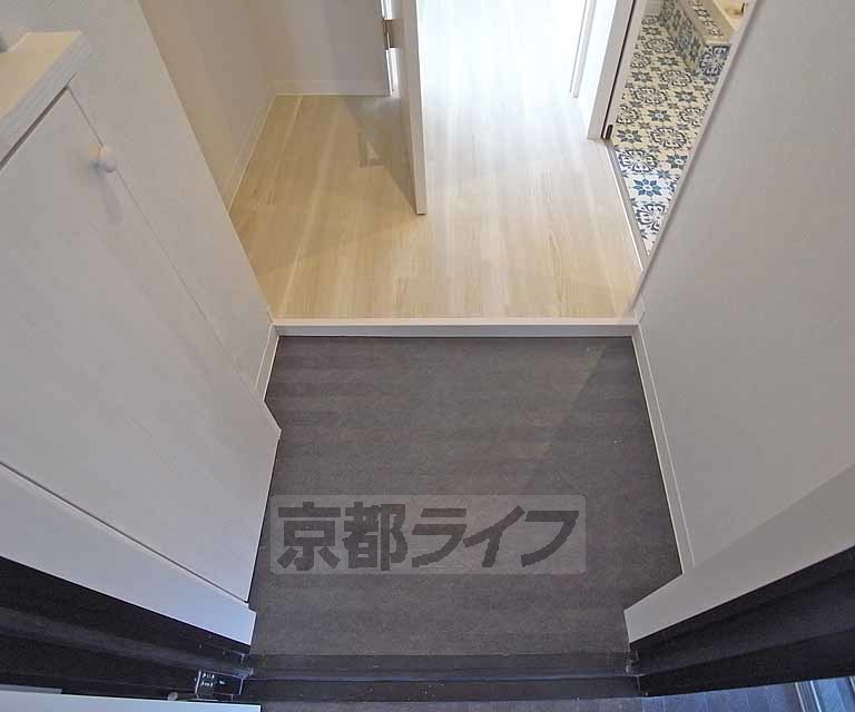 玄関　玄関はフラットに