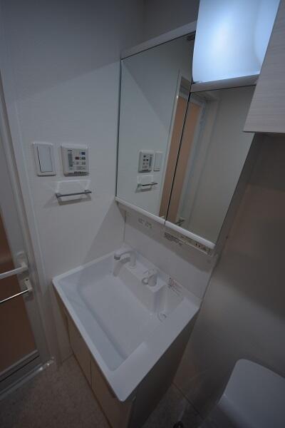 洗面設備　同物件別部屋写真