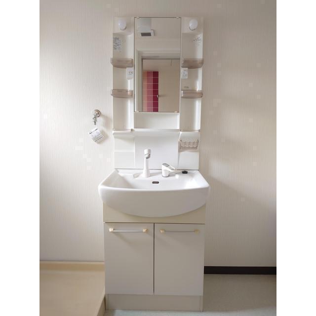 洗面設備　シャワー付洗面化粧台