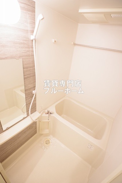 バス・シャワールーム　浴室乾燥付きバスルーム！