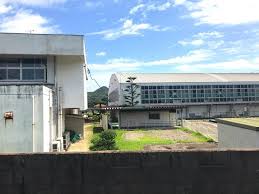 中学校　里庄町立里庄中学校（中学校）まで970m