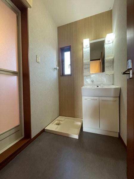 洗面設備　追炊き・換気窓有り♪