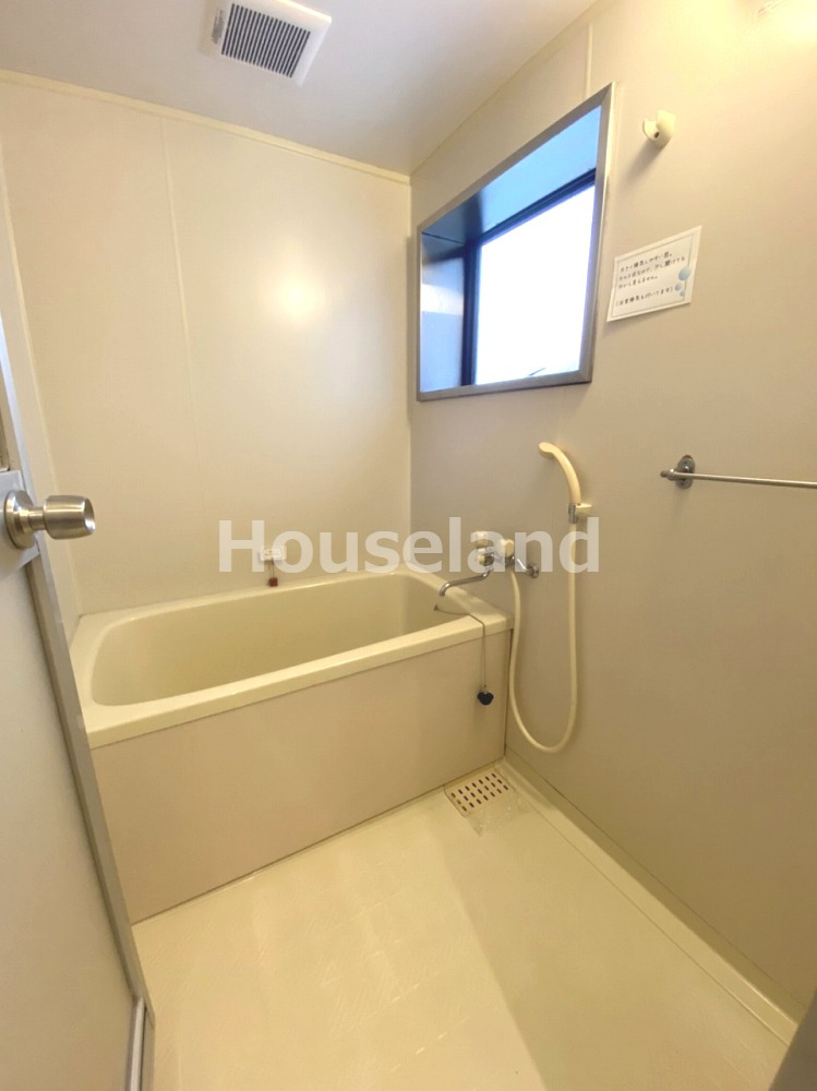 バス・シャワールーム　コンパクトで使いやすいお風呂です