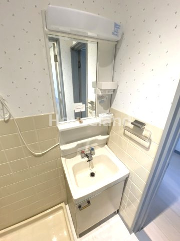 洗面設備　朝の支度にも助かる、独立の洗髪洗面化粧台