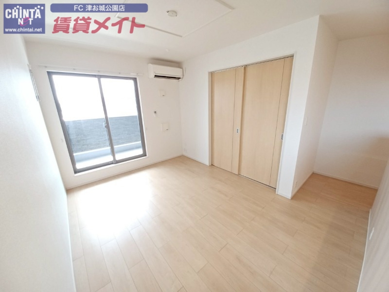 居室・リビング　同型反転タイプ参考写真