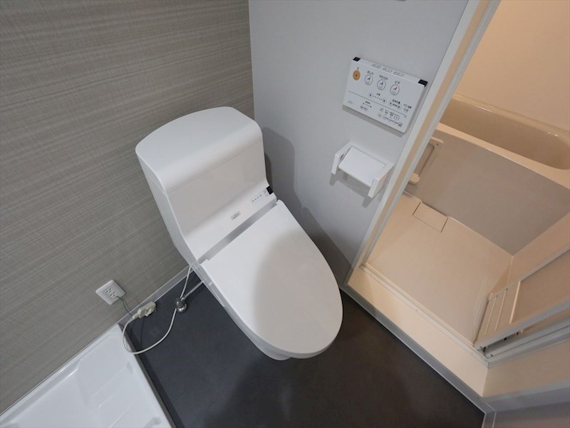 トイレ　温水洗浄暖房便座付トイレ