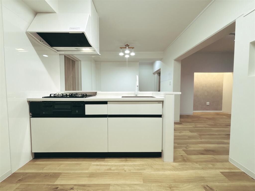 その他設備　真っ白な水栓。伸びます。