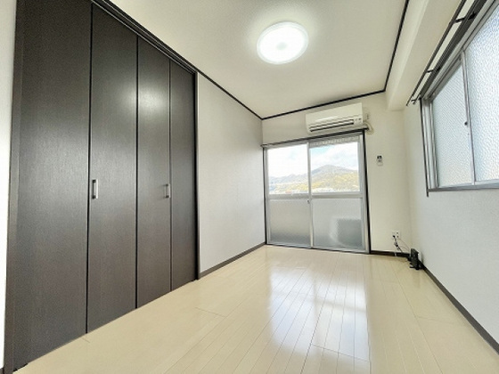 居室・リビング　※別号室の写真です