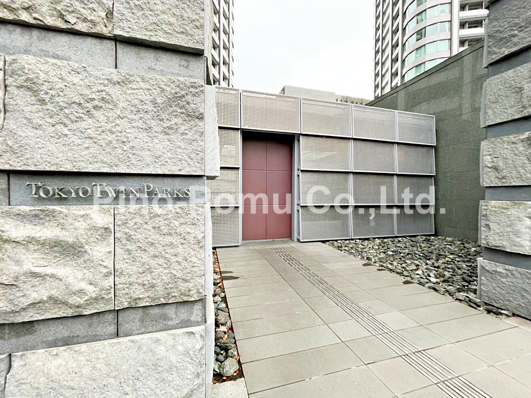 ショッピングセンター　Pedi汐留（ショッピングセンター）まで575m