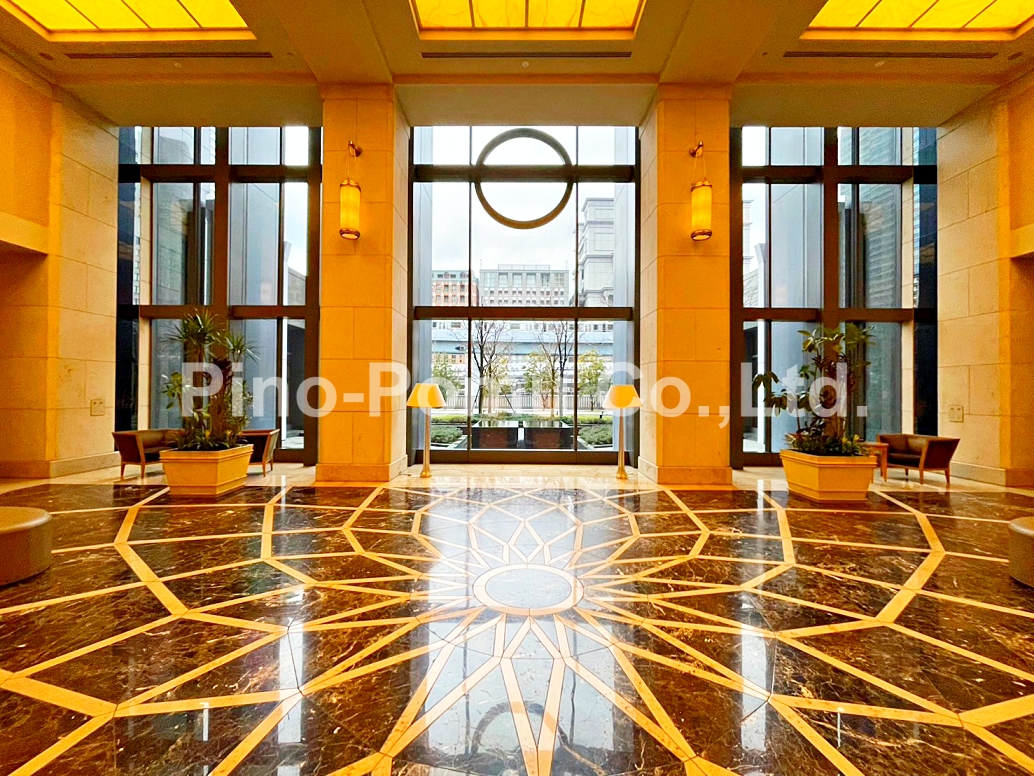 コンビニ　ナチュラルローソンコモディオ汐留店（コンビニ）まで552m