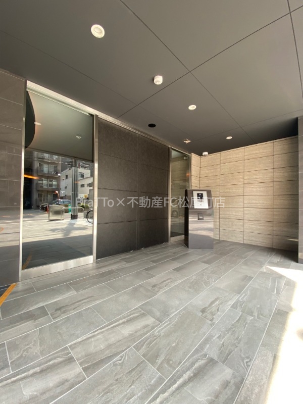 エントランス　マンション共用部分（オートロック付き）