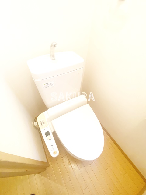 トイレ　落ち着いた色調のトイレです♪