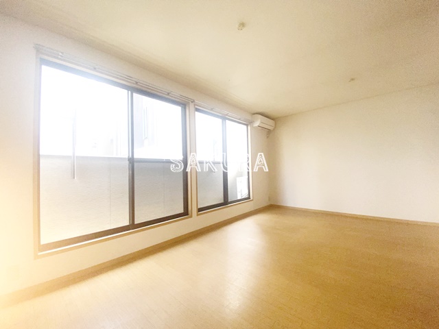 居室・リビング　使いやすい形の為、レイアウトを楽しめます♪