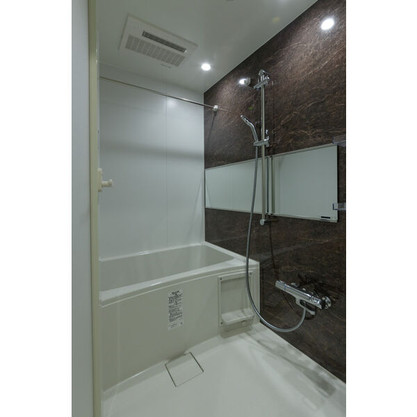 バス・シャワールーム　清潔感のある浴室です！