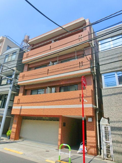 建物外観　頑丈な鉄筋コンクリート造