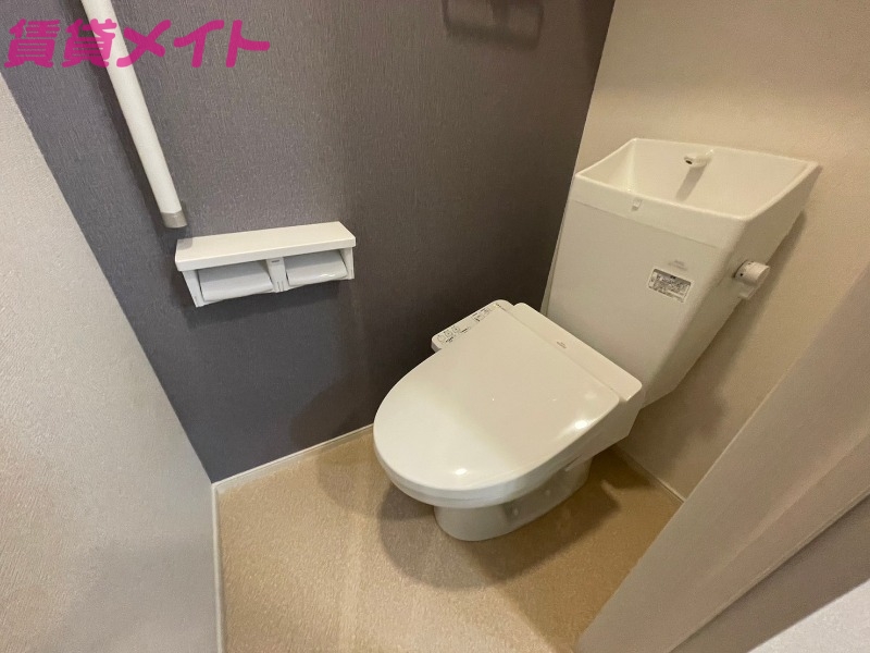 トイレ　同型参考写真