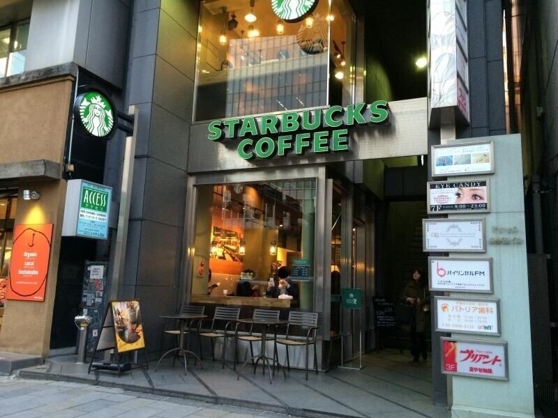 飲食店　スターバックスコーヒー南青山2丁目店（飲食店）まで1629m