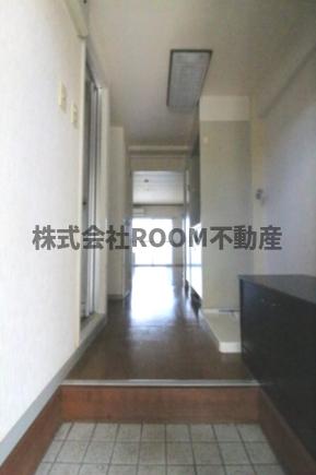 エントランス　落ち着いたエントランスです