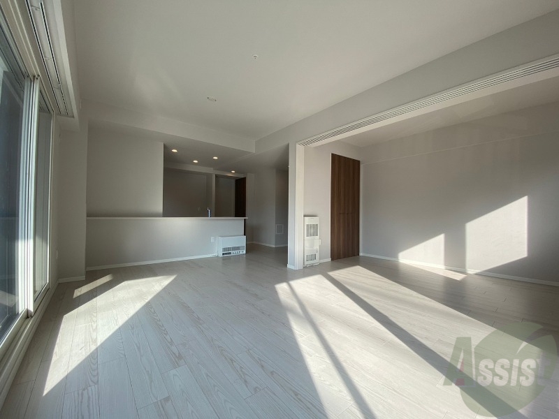 居室・リビング　広くてキレイなお部屋が広がっていて、充実した生活が送れそう。