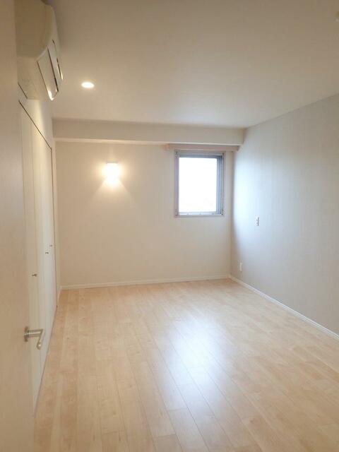 居室・リビング　８帖