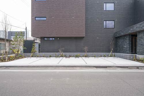 建物外観　駐車場