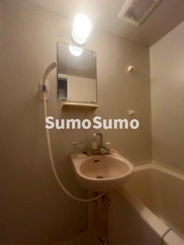 洗面設備　朝の支度にも助かる、独立の洗髪洗面化粧台