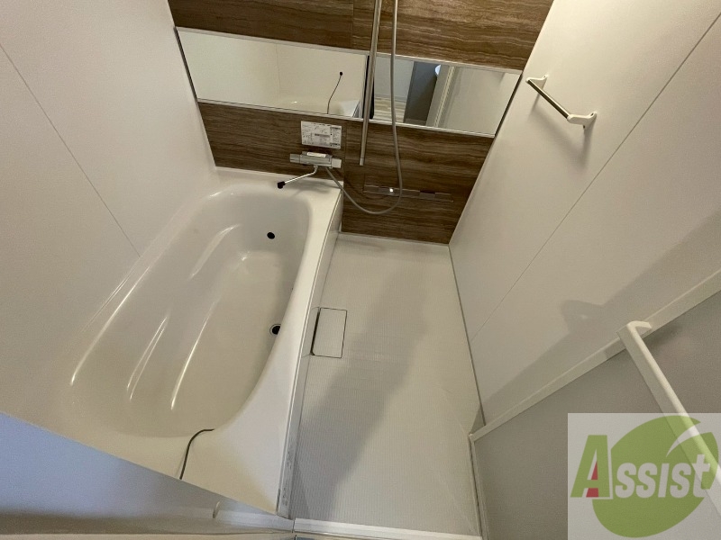 バス・シャワールーム　お風呂になります。一日の疲れを癒してくださいね。