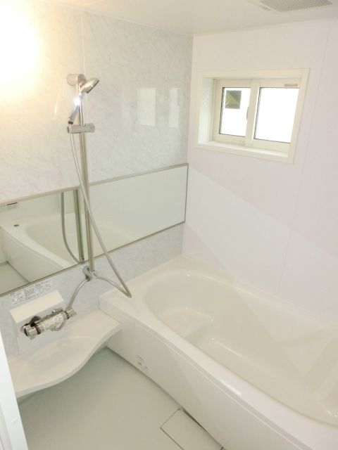 バス・シャワールーム　１坪タイプの追焚付きバス。