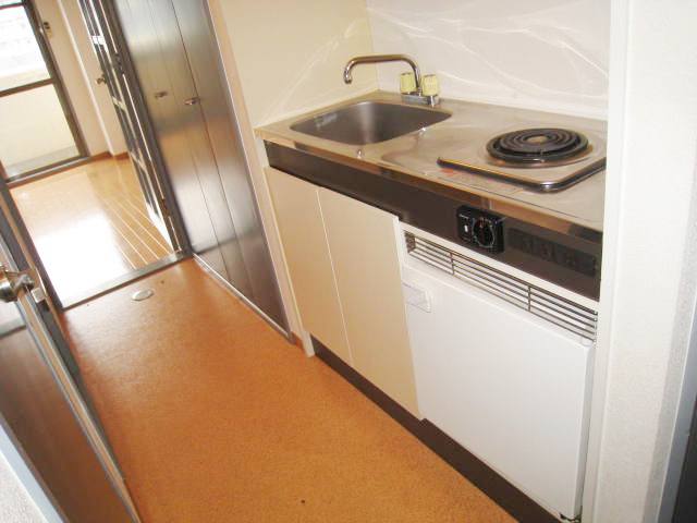 キッチン　同物件別号室の写真です。