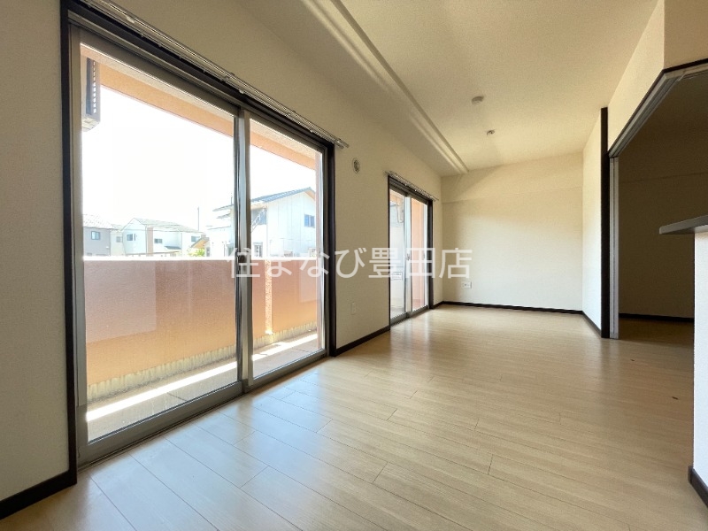 居室・リビング　同型別部屋写真