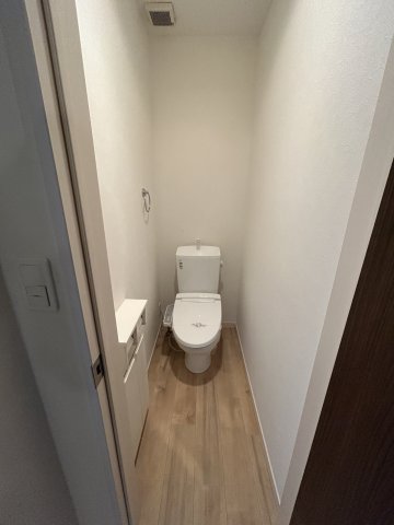 トイレ　※別部屋の写真です。現況優先