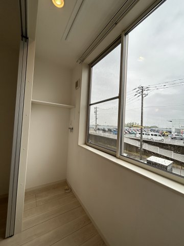 バルコニー　※別部屋の写真です。現況優先