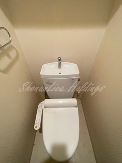 トイレ　温水洗浄便座付き♪