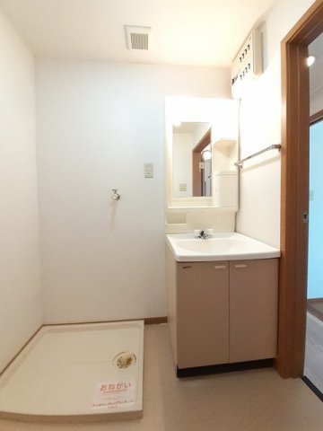 洗面設備　脱衣スペースもあります