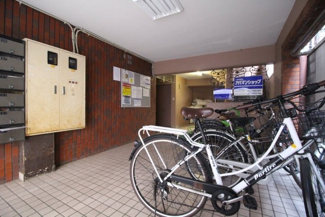 エントランス　ゆとりのあるエントランスです