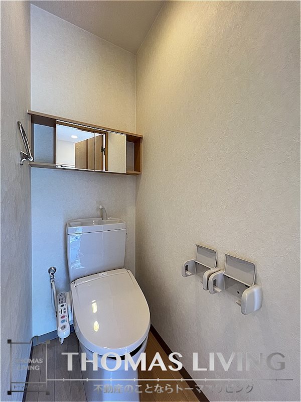 トイレ　嬉しいウォシュレット付きです。