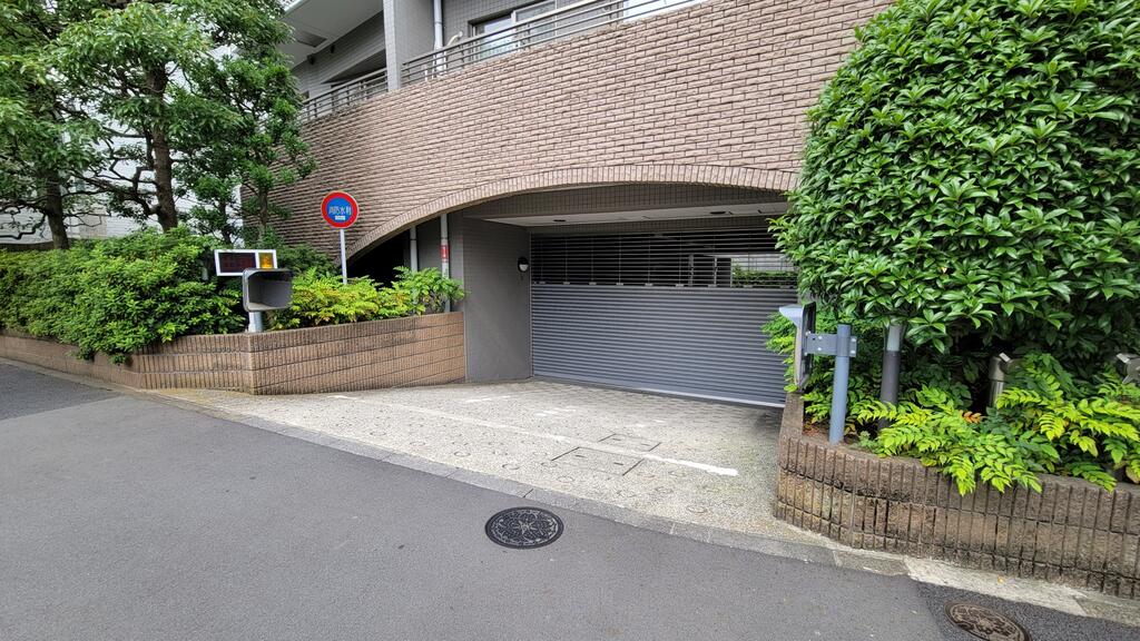 スーパー　マルエツプチ南青山七丁目店（スーパー）まで447m