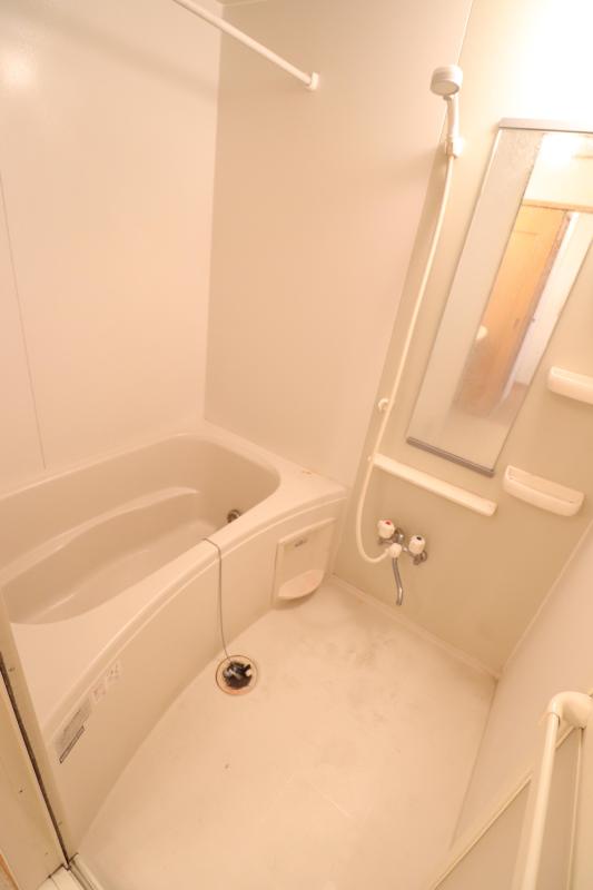 バス・シャワールーム　浴室乾燥機付きバス