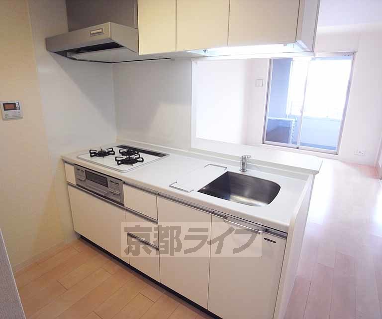 キッチン　とても綺麗な清潔感たっぷりのキッチンです。