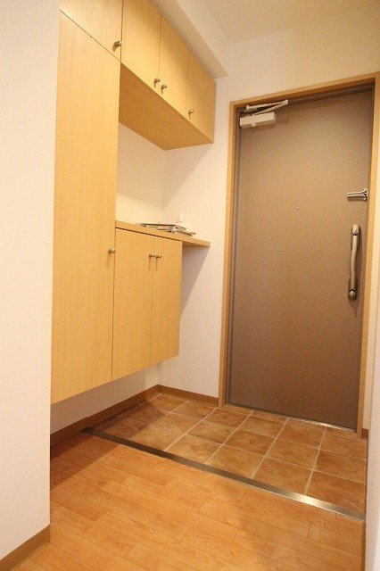 玄関　同物件、別号室のものです。