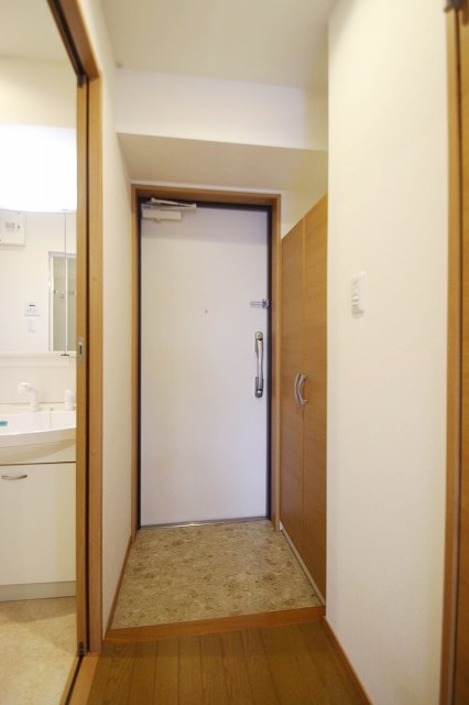 玄関　同物件別室です。