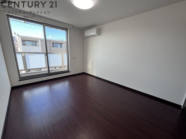 居室・リビング　エアコン付きの7.6帖の洋室です♪