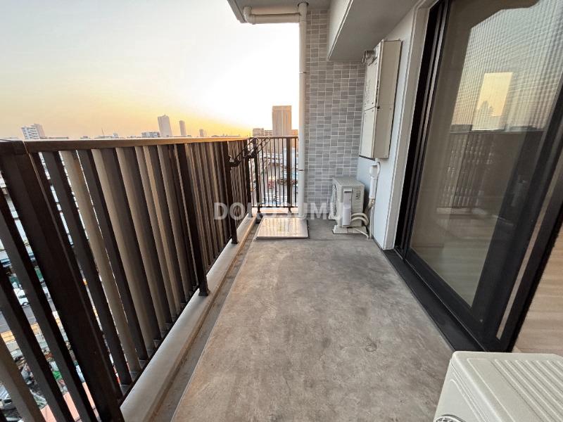 バルコニー　心地よい風と光を感じる、暮らしの楽しみが広がる場所。