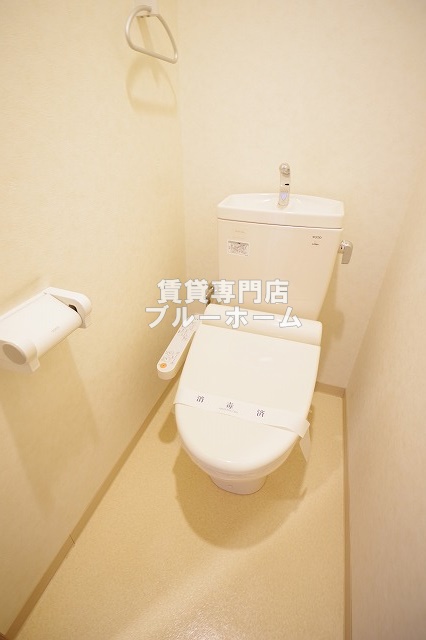 トイレ　嬉しい温水洗浄便座です！