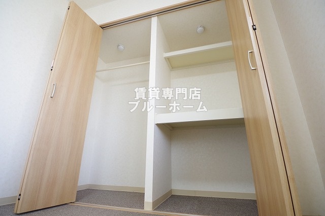 収納　ハンガー掛け付きの大きな収納です！